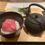 鉄板懐石 りんどう - お食事(ご飯もの)
      →最後まで肉づくしです。肉メインのお茶漬け