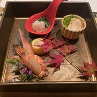鉄板懐石 りんどう - 前菜
                  →天草産のあか海老、真鯛等のお刺身