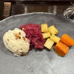 一体感 - 付け合わせ４種 ※カレールーを引き立てる名脇役たち