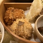 和心とんかつ あんず はなれ - 上からヒレカツ、下は宮崎牛とトリュフのコロッケ
