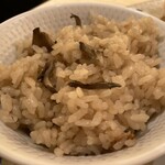 和心とんかつ あんず はなれ - 季節を感じる舞茸の炊き込み