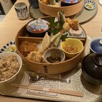 和心とんかつ あんず はなれ - 豪華な御膳