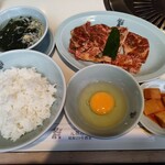 食道園 - 半冷麺付きカルビランチ　1800円 　最初に焼肉