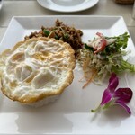 ドゥワンチャン - ガパオライス