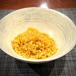 中華寝台 - 桜海老の香りと旨味を纏った、パラパラ炒飯！
      これがまた、罪な美味しさなんですよ(^^)
