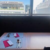 CANTON8 銀座店 - 窓側テーブル席