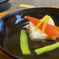 日本料理 梅林 - 椀物：カニしんじょ