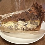 スタイルズケイクス＆カンパニー - 牛肉とキノコのストロガノフ風キッシュ