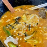 やまびこ弁天 - Wカレーうどん（牛すじ入り1,030円）＋麺半玉追加（70円）＝1,100円。丼の底の白米を引き揚げました。