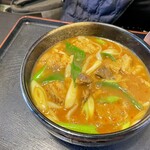 やまびこ弁天 - 牛すじカレーうどん（1,020円）。