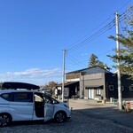 やまびこ弁天 - 田んぼの中にポツンとあるお店ですが、その言葉から想像するより規模がデカい（笑。