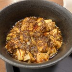 神の饗 - さすが看板の麻婆豆腐は爽やかな山椒が突き抜けて、その後の旨味と辛味と醬が複雑に絡み合ってうまーー