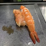 すしの美登利 立喰い - 赤貝と蒸しエビ