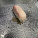 すしの美登利 立喰い - シマアジ