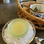 懐石宿  潮里 - 朝食：リンゴジュースでスタート