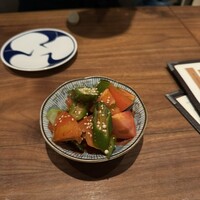 魚とおばんざい 泉士 - トマトとオクラのキムチ