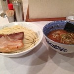 頑者 - つけめんアブリチャーシュー、大盛り！  アブリチャーシューが大きくてウレシイ♡  