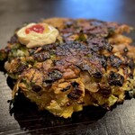 象屋 - 「キムトン」 ( 豚キムチ玉 ) 
      　　ゴツゴツしたフォルムがദ്ദി˙◡･)
      
      ハーフ＆ハーフ！(半分ソース/半分 醤油 )
      