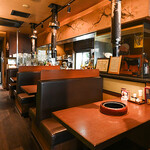焼肉工房 但馬屋 - 落ち着いた空間の店内