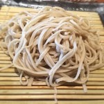 凪 - 盛りそば
            蕎麦はエッジが立っていて結構美味しい