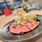 鉄板と炭火 居酒屋 ぐり - 松阪牛ローストビーフサラダ