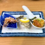 赤酢 謹賀 - ・泳ぎ車えび 1貫 320円/税込
・北海道産 うに 550円/税込