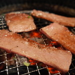 炭焼 金竜山 - 上タン焼き中(裏面) 2014.5.1X