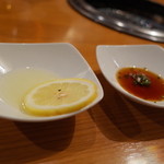 炭焼 金竜山 - 基本セットはタレとレモン 2014.5.1X