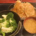 ぶたまる食堂 - 料理写真:しょうが焼きとご飯のかわりにブロッコリー