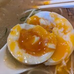 ラーメン専門店 徳川町 如水 - 煮玉子パッカーン！