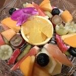 金沢湯涌温泉 百楽荘 - 部屋の冷蔵庫に入ってたフルーツ盛り合わせ