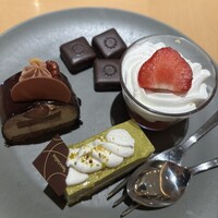 ブッフェアンドカフェ スロープサイドダイナー ザクロ - 