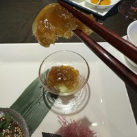 虎景軒 - 花咲クラゲの頭の部分の黒酢和え、箸上げ