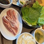 コリアンダイニング 梨泰院 - 