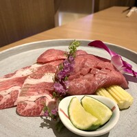 焼肉 水谷 - 熟成タン3種盛り(極上タン、熟成タン、タンスジ)