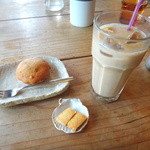 ハaハaハa HayashiRice & JewelryCrafts - アイスミルクコーヒーとオレンジのカップケーキ