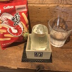 麹町いづみや しろ - カルビーかっぱえびせん ・天の戸 ひやおろし 純米吟醸