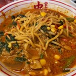 蒙古タンメン中本 - 天地返しで混ぜ混ぜ