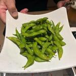 金沢おでんと地酒・地魚 あなば - 最初は枝豆を摘まみながら料理の出来上がりを待ちました。