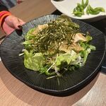 金沢おでんと地酒・地魚 あなば - サラダはなめらか豆腐サラダを胡麻ドレッシングで頼んで皆でいただきました。