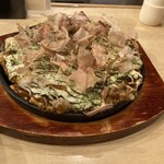 みん味ん Kitchen - 熱々のまま食べれるように熱々の鉄板に乗ってます。フワフワです♪♪