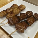 やきとり高橋 - 『やきとり甘ダレ（つくね）･味噌ダレ（かしら）』