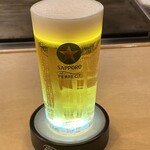 みん味ん Kitchen - 下からピカ〜　グラスもカッコいい〜　美味しいビールです♪