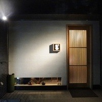 鮨　臥龍 - 交差点からほどなくして