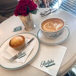 ラルフズ コーヒー - フラットホワイトとレモンマフィン