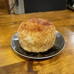 串焼キ カメチヨ・シャルボン - 焼おにぎり(バター醤油味)