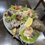 浜焼活貝 いさむ - ホッキ貝とサザエの刺身