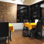 Au Depart - Cinq fers - 店內