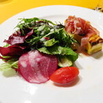 Au Depart Cinq fers - 호박 키시와 하몬 세라노 & 그린 샐러드