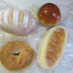 ホルン - 料理写真:この日は次の日の朝食用のパンを4種類購入です。
